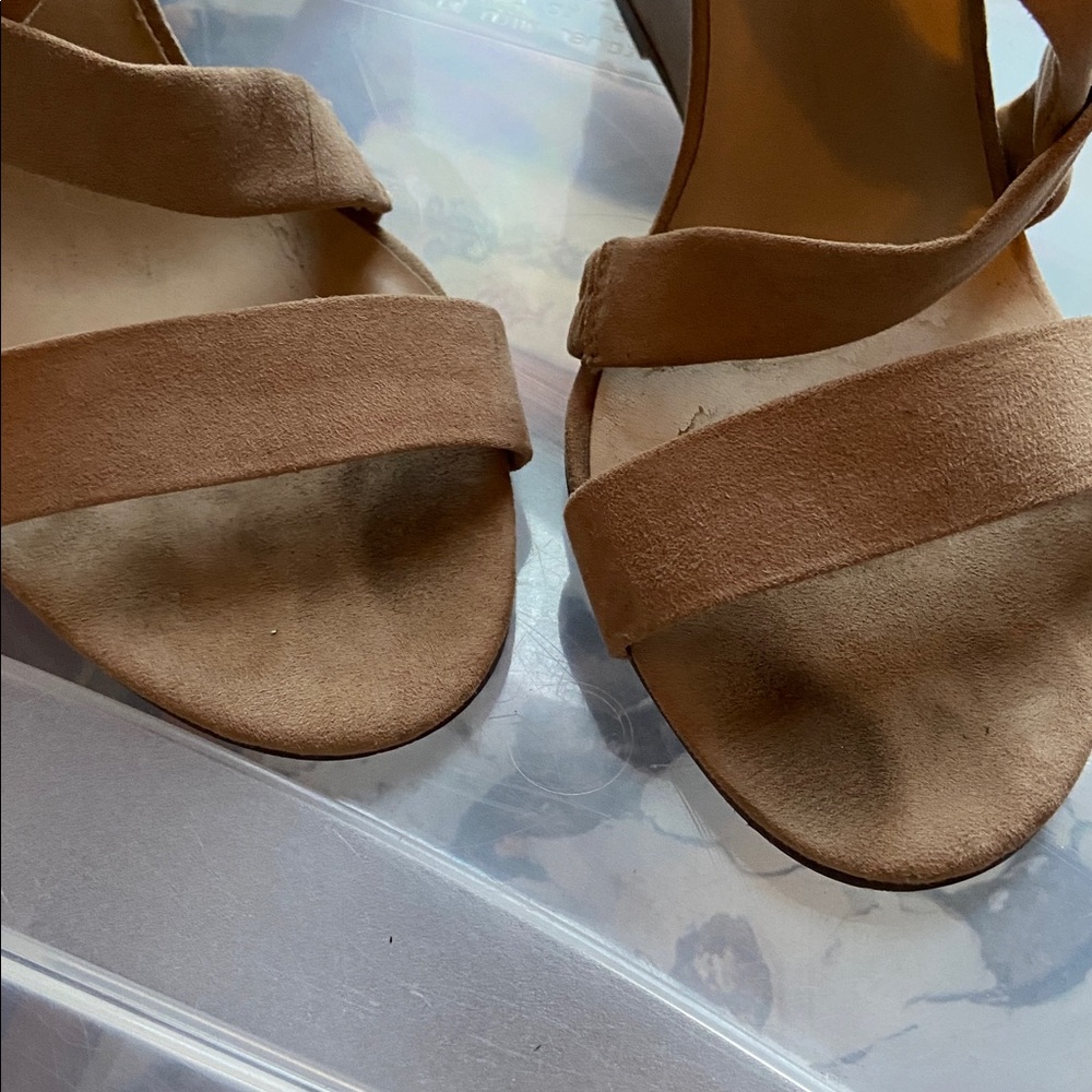 Cute wedge wrap arounds - Picture 3 of 7